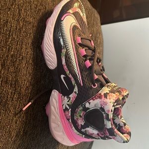 Brand New Nike floral mens Mother’s Day cleats. Navy and pink NIB.